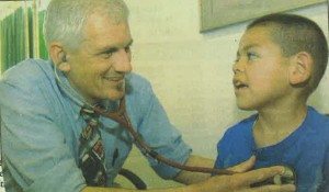 Dr. Ben Boblett performs a checkup on 4 year-old Valentin Lopez, marking the 1st anniversary of El Sol de Clinica. May, 2005.